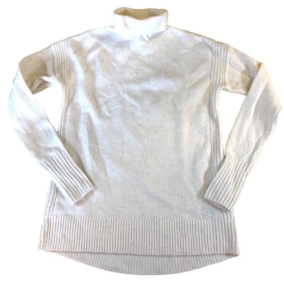 Awesome White Gap XS Long sleeve turtle neck sweater - Picture 9 of 9